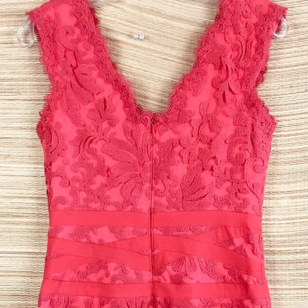 Tadashi Shoji Paillette Lace Double V-Neckline Cocktail Dress Coral / Coral Sz 6
